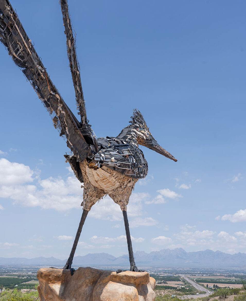 Escultura realizada con metales reciclados